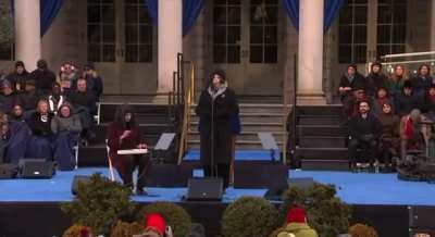 &ldquo;Bread and Roses&rdquo; Socialist Song Performed at Mamdani&rsquo;s Inauguration