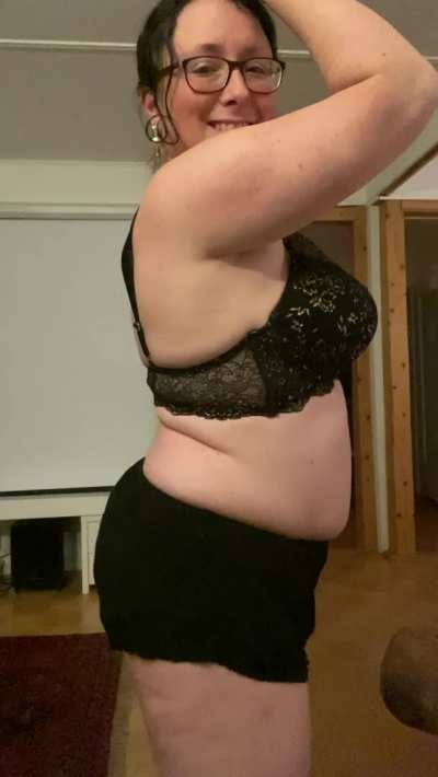 If you like 40 year old teacher with fat butts I&rsquo;m your fucking dreamgirl