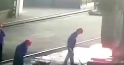 WCGW hammer forging a incorrectly fixed glowing iron