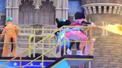 Minnie! Get the Flammenwerfer!