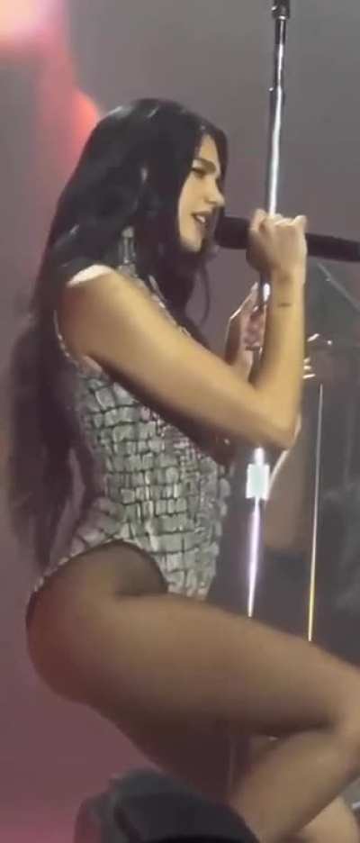 Dua&rsquo;s iconic performance (Upscaled Slowed and Enhanced)