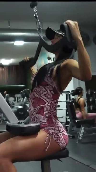 💪🍑💪