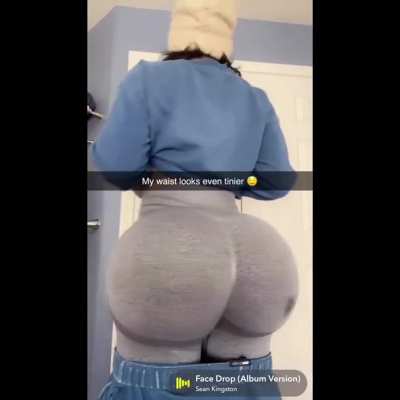 Praise this goddess she recently got her ass bigger take notes women 🤌🏾🍑✨