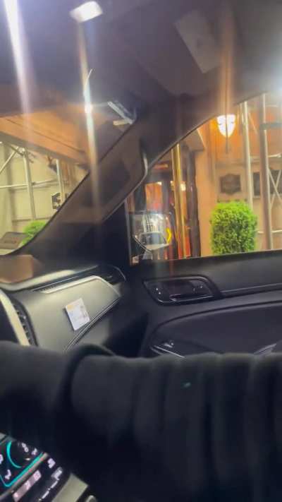 "Your threatening my children" Uber Lawyer tries to fit 5 people including kids into a 4 person uber without child seats