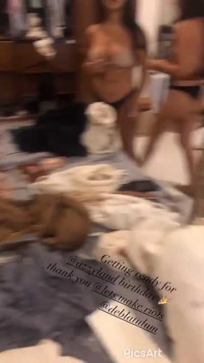👀
