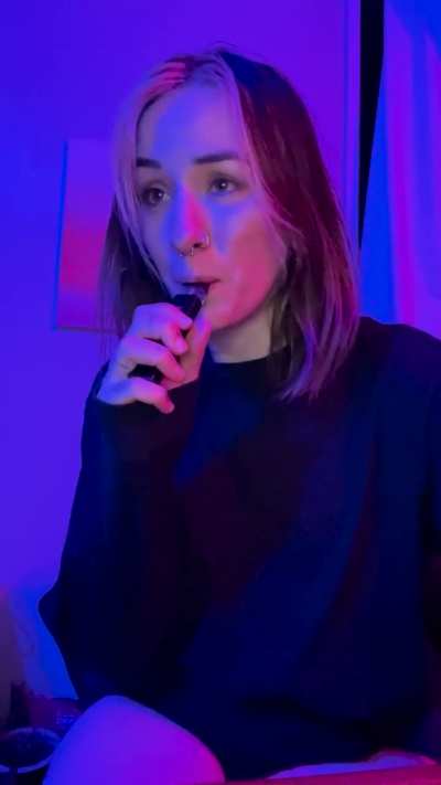 READING YOUR COMMENTS💅🤷🏻&zwj;♀️😈🫣 then farting in what I hope is your mouth wide open for me, bitch x 🍑💨 