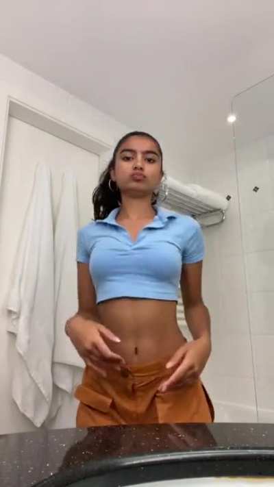 she fine af 🥵