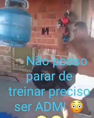 N&Atilde;O POSSO PARA DE TREINAR!!!(cr&eacute;ditos ao meu amigo da minha escola que me enviou essa perola rara)