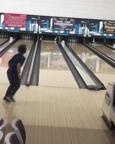 Been waiting for a bowling gif so we could finally use the bowling flair.