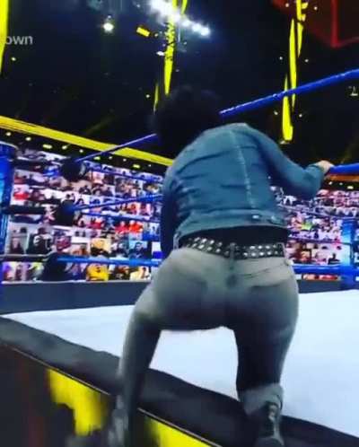 🍑 in Jeans