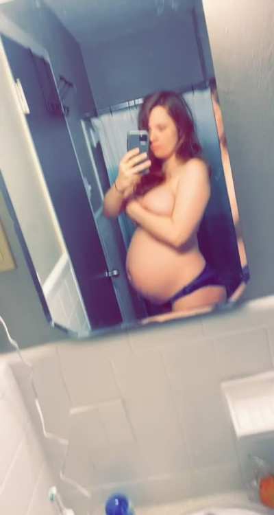 [firewhiskey_s] Buy my premium snapchat for daily content with this cute, sexy pregnant belly. DM me for details. 😘