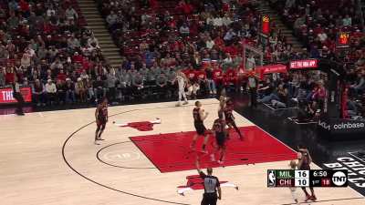 [Highlight] Giannis finds Jevon Carter for a three-pointer in transition and becomes the Bucks all-time assist leader!