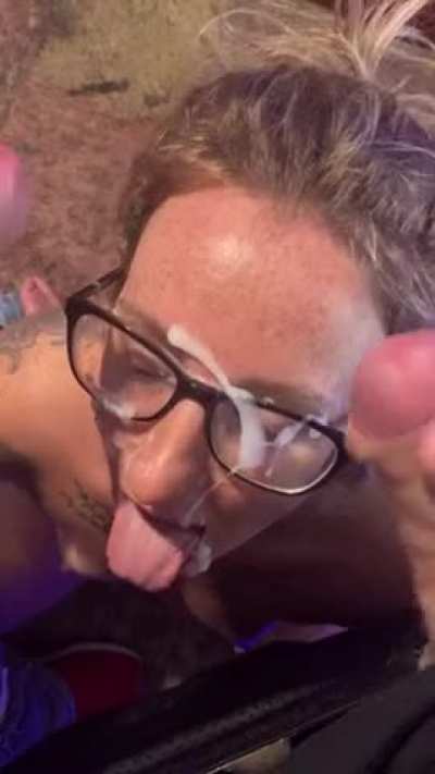 This nerdy wife loves getting cummed on