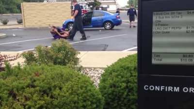 bitches fighting at McDonald&rsquo;s 🤭😅