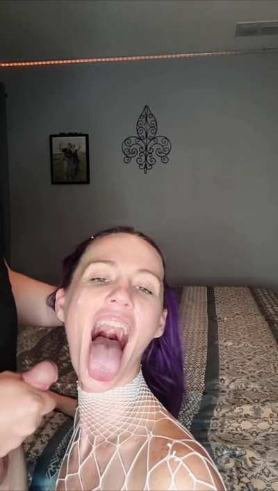 Mouth open & tongue out like the good girl I am! 😜☺️