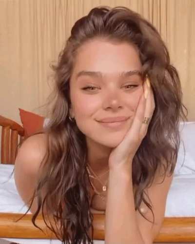 In what position would you like Hailee Steinfeld to suck your cock?
