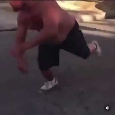 He runnin!