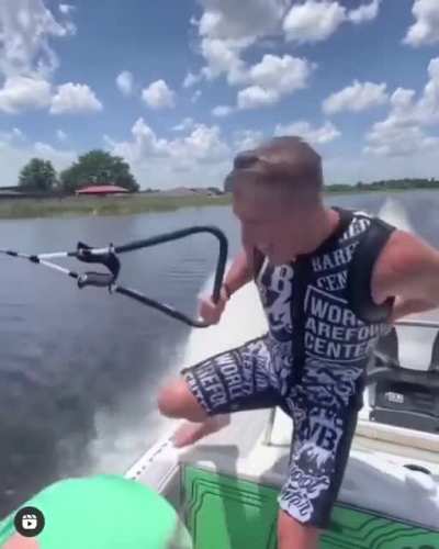 The Invisible Boatmobile (via/insta: Ben Groen) Professional Barefoot Water Glider&hellip;