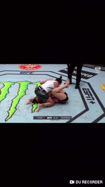 UFC: Carla Esparza rubs her butt all in Yan Xiaonan&rsquo;s face