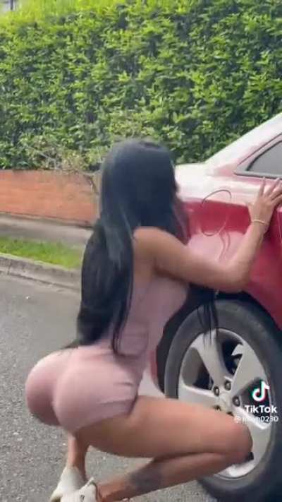 Knows how to shake that ass