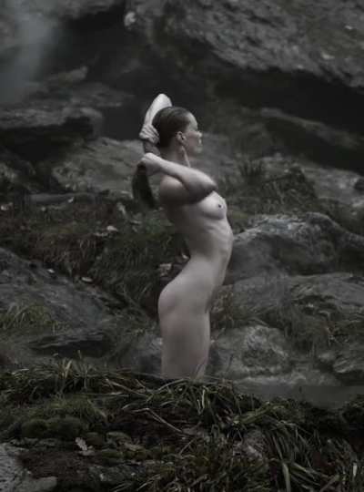 Alyssa Sutherland - Goddess Plot In Vikings S01E09 (2013)