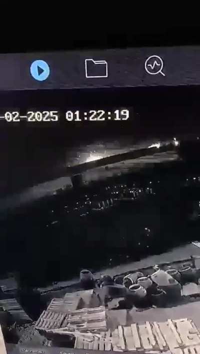 Russian pantsir missile targeting (and missing?) an Ukrainian drone near Novominskaya oil depot, Krasnodar Krai. 5 February 2025