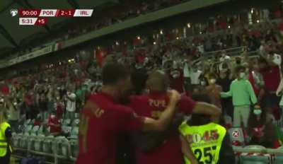 Pepe grabs onto security guard while celebrating Ronaldo&rsquo;s 111th goal