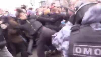 21 year old Chechen man steps out to fight against Russian OMON amidst riot in Moscow
