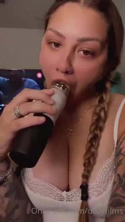 SucKing Her Toy 😮&zwj;💨