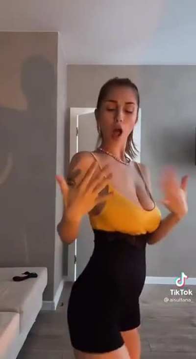 I have Russian and Ukrainian girls in my tiktok so be ready part 1