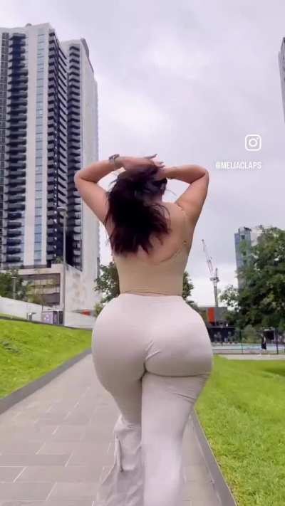 🧟‍♂️🍑