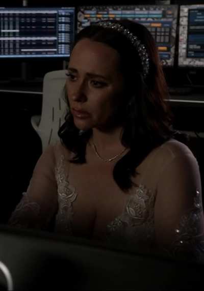 Jennifer love Hewitt Tv show 9-1-1 Pt1