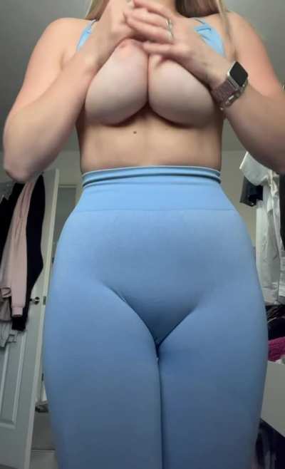 Here&rsquo;s some busty gym girl boobs!