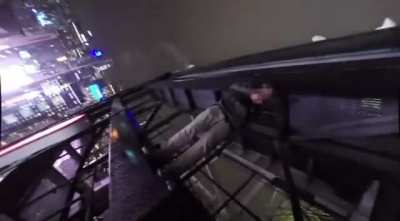 Was watching YouTube and this clip made me uneasy (credit @dyingllama on YouTube)