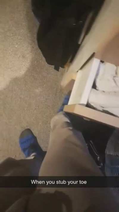 I stubbed my toe pls help &amp;lt;3