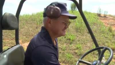 Shooting legend Jerry Miculek pops a balloon 1000 yards away with a S&amp;amp;W 929 9mm revolver
