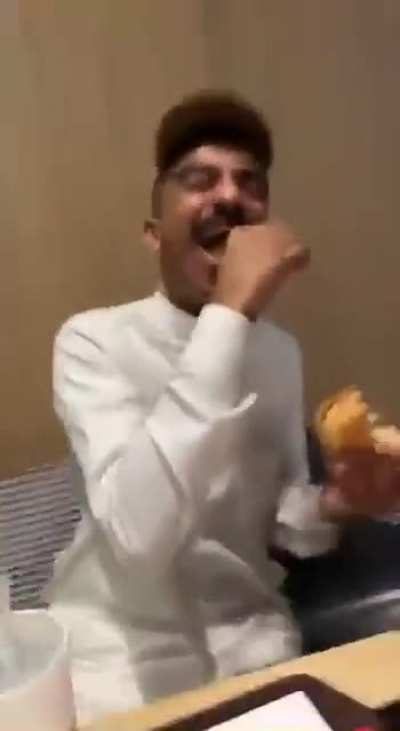 Cat wants some of that McDonald&rsquo;s burger