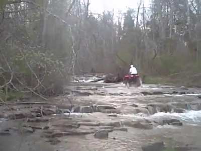This is one of my favorite bigfoot videos. It's known as the "Beast of Gum Hill" and according to the witness (dude on the ATV) it's about 7 feet or 2.13m tall.
