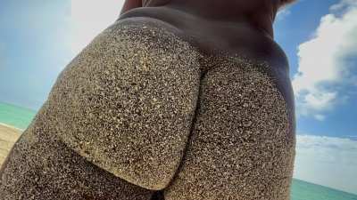 The sandiest cheeks 