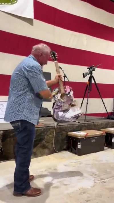 Guy bought a signed Taylor Swift guitar at a live auction for $4,000, only to destroy it&hellip; 