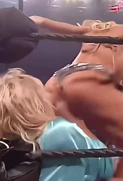 Torrie Wilson Shoves Her Ass In Kelly&rsquo;s Face 