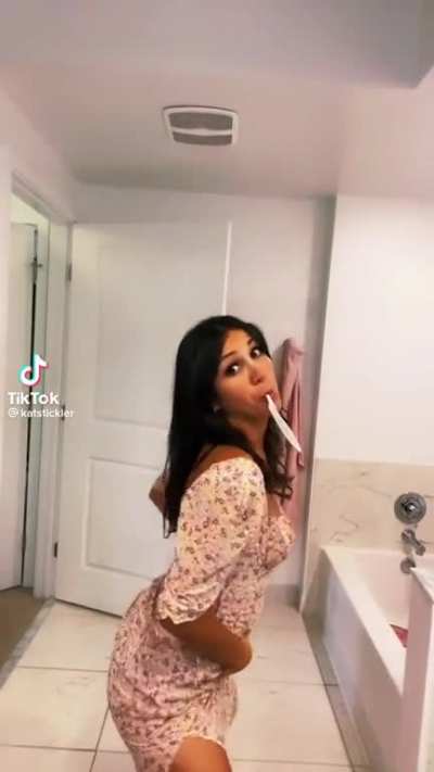Kat Twerking