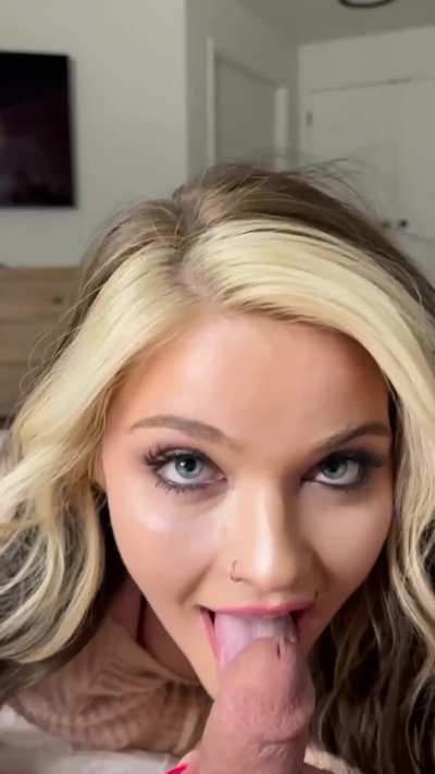 Look me in the eyes while I&rsquo;m sucking it