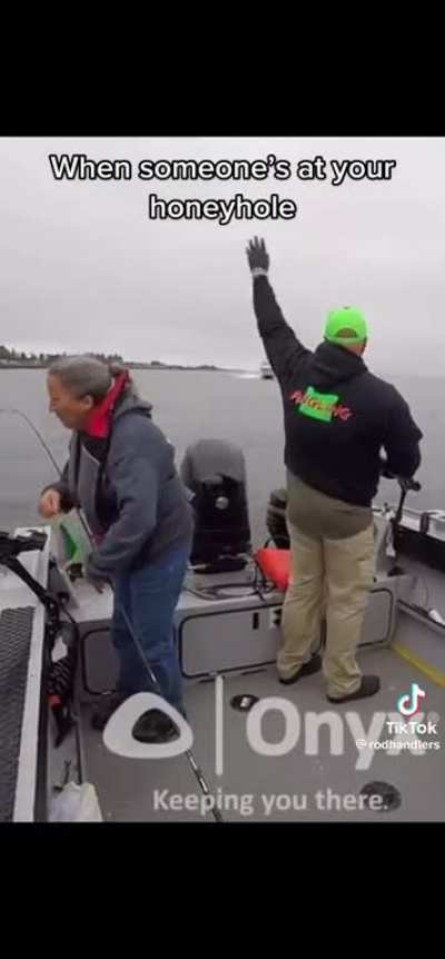 Big boat collides with anglers&rsquo; boat
