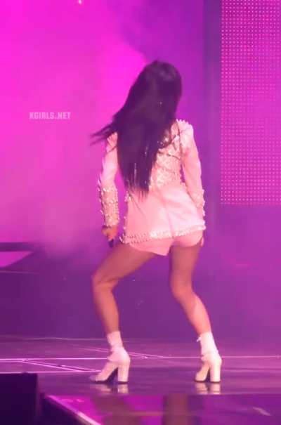 Jisoo blackpink-concert-4