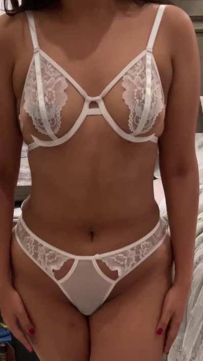 Wifey thinks guys wouldn&rsquo;t find her sexy in a bikini.. what do y&rsquo;all think? 😋