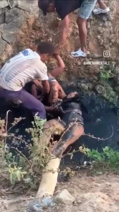 2 girls 1 sewer