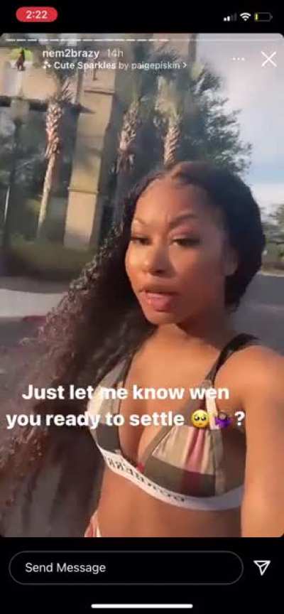 Fat pussy😫😫&hellip;.anyone on her cfl?