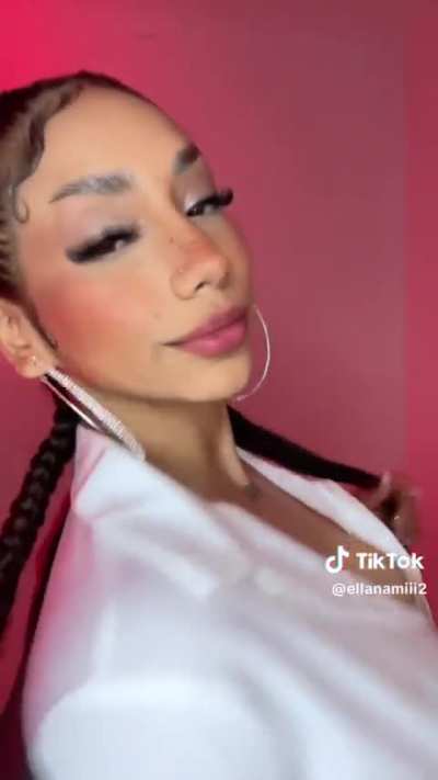 @ellanamii