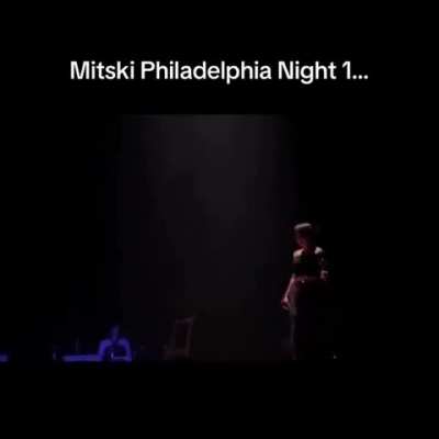 Dramatic part of Mitski concert interrupted by "mother is mothering"
